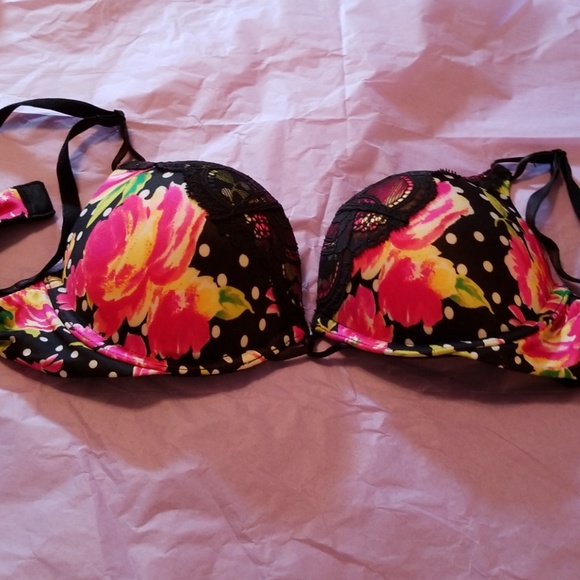 Victoria's Secret Other - VICTORIA SECRET 34A BOMBSHELL PLUNGE BRA